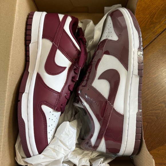 Women’s Nike Dunk Shoes - Picture 2 of 4